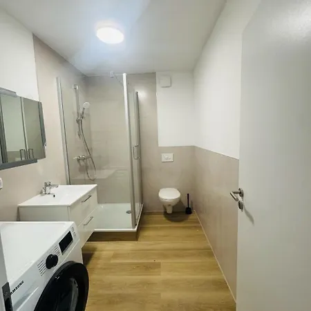 - Modern & Mit Parkplatz Apartament